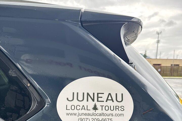 Juneau Private Sightseeing and Hatchery with a Local (Luxury SUV)