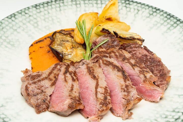 From Vineyard to Table: Wine Tasting & Neapolitan Lunch in Pompei