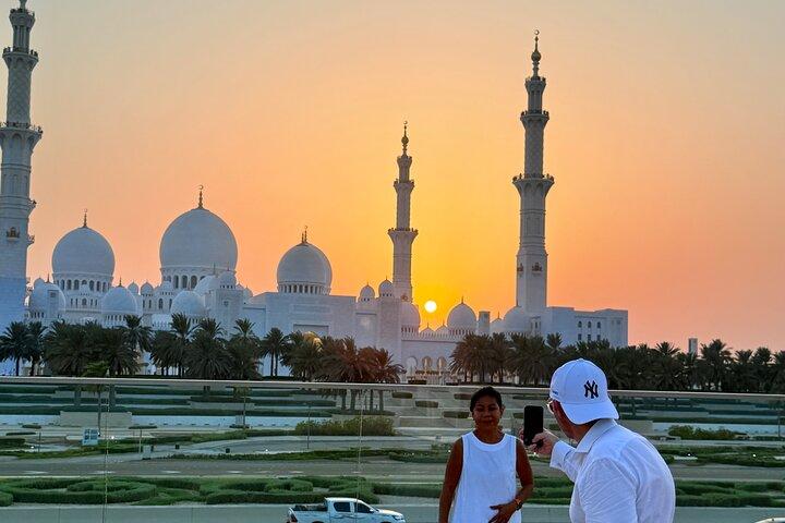 Private Abu Dhabi Tour from Dubai – Grand Mosque & Louvre Museum