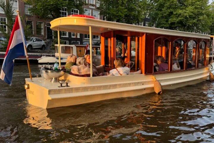 Amsterdam Highlights Canal Cruise with a Drink