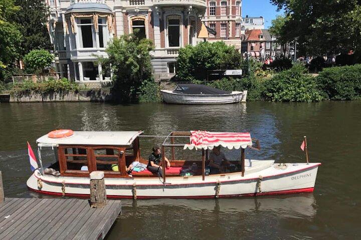 Amsterdam Highlights Canal Cruise with a Drink