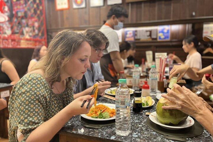 Bangkok Michelin Food Tour (3 Stops+8 tastings) by TukTuk & Walk