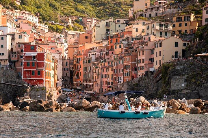 Riomaggiore : experience from the sea with focaccia and wine