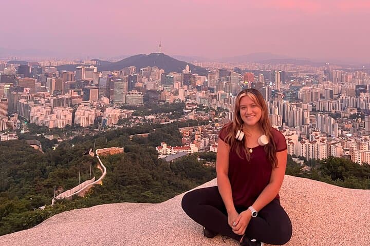 Seoul Inwangsan Sunset Hiking Tour
