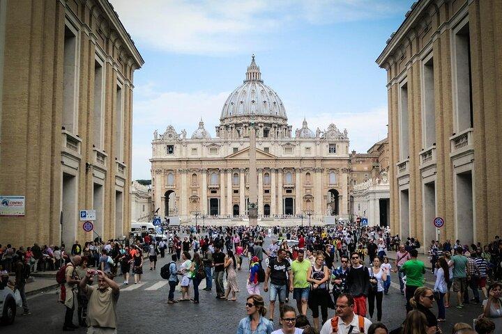 Vatican: St.Peter's Basilica Host with option Dome and Audioguide