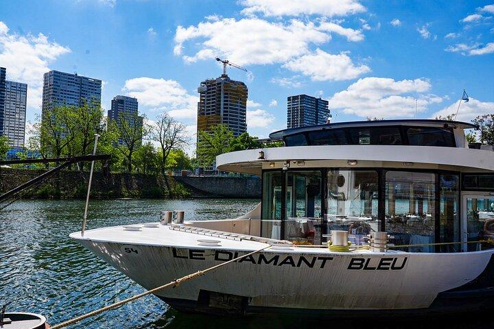Unlimited brunch cruise on the Seine