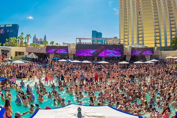 Las Vegas Pool Crawl with Party Bus & Free Drinks