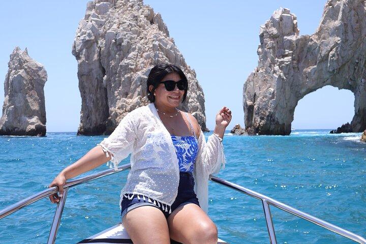 Group tour of the Cabo San Lucas Arch