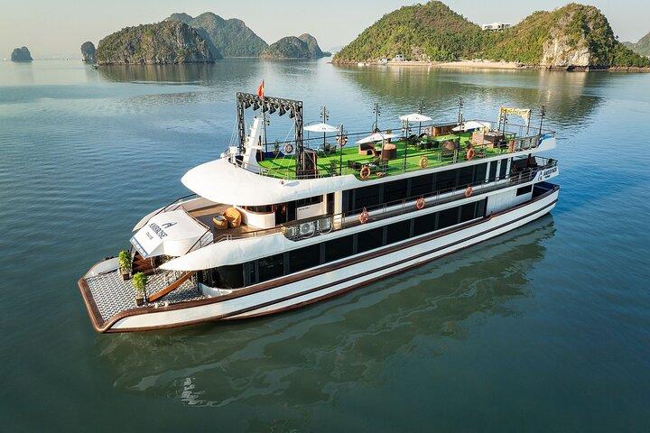 Hanoi: 5-Star Luxury Ha Long Bay Cruise, Buffet Lunch & Kayaking
