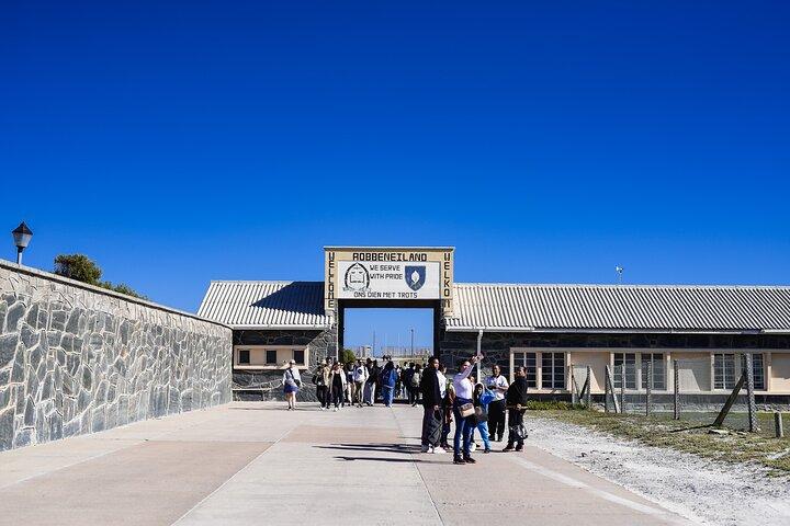 Pre-Booked: Robben Island, Bo-kaap & Table Mountain Tour