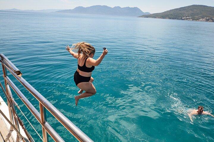 Athens 4-Island Cruise: Agistri, Aegina, Metopi, Salamina & Lunch