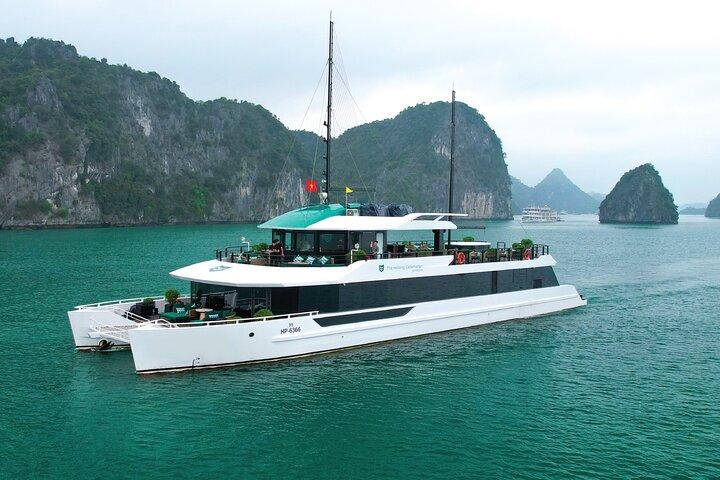 Halong & Lan Ha Bay Luxury Day Cruise with Lunch & Waterslide