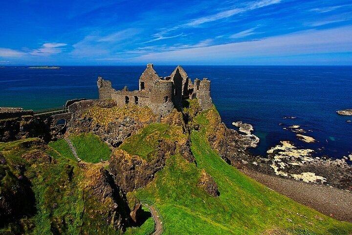 Giant’s Causeway Tour from Belfast with Castles & Dark Hedges