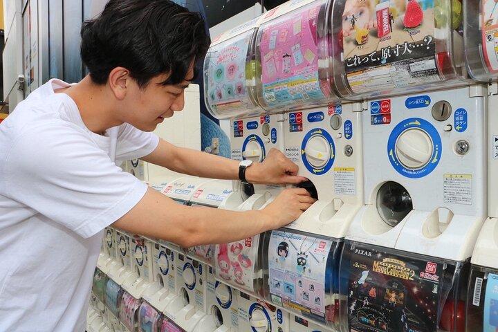 Akihabara Tour with Vintage Gaming Anime and Gachapon Experience