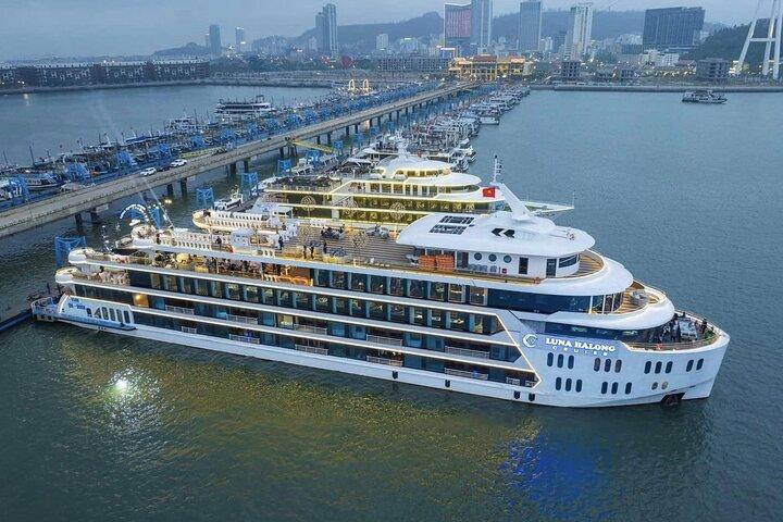 Halong Bay Luna Cruise – 5-Star Day Cruise with Jacuzzi & Lunch