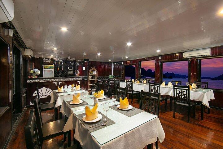Halong Fantasea Classic 3-Day 2-Night Cruise from Hanoi