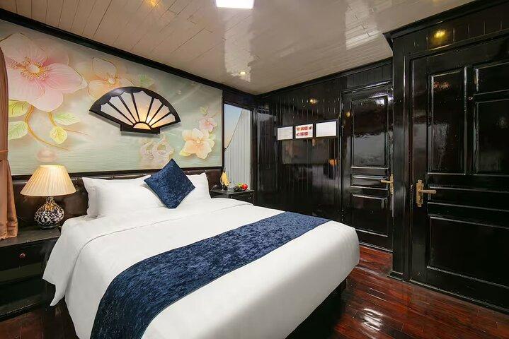 Halong Fantasea Classic 3-Day 2-Night Cruise from Hanoi
