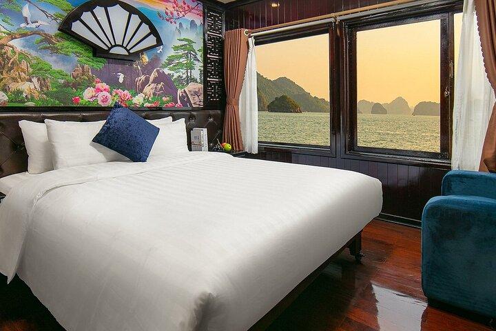 Halong Fantasea Classic 3-Day 2-Night Cruise from Hanoi