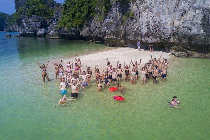 Halong Fantasea Classic 3-Day 2-Night Cruise from Hanoi