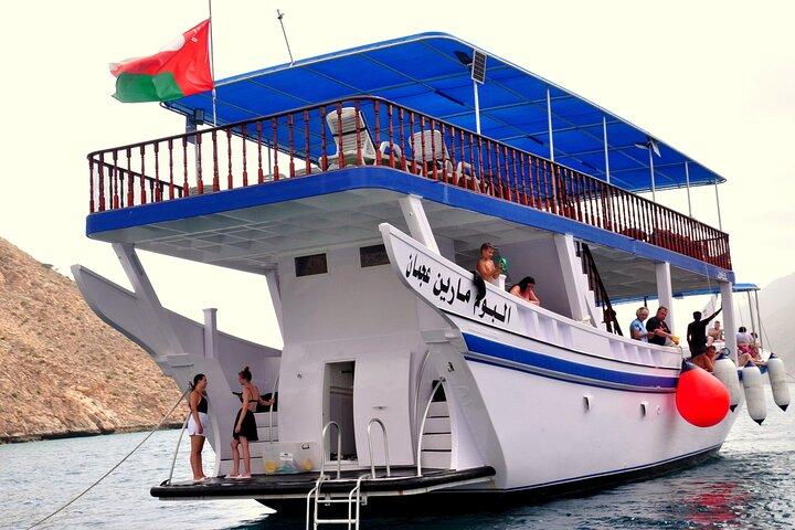 Musandam Dibba Day Cruise from Dubai with Lunch and Activities