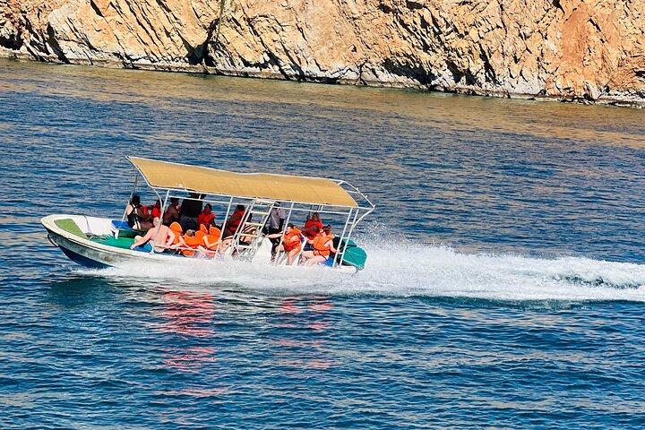 Musandam Dibba Day Cruise from Dubai with Lunch and Activities