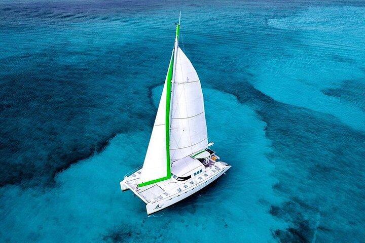 Isla Mujeres Catamaran Tour with Snorkeling and Lunch