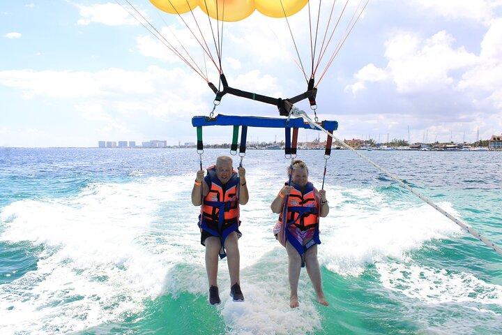 Parasailingcancun and Jet Ski tour over Cancun Bay