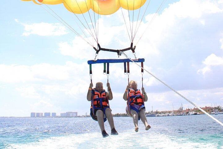 Parasailingcancun and Jet Ski tour over Cancun Bay