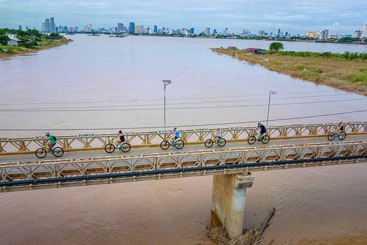 Phnom Penh to Silk Island Sunset Bike Tour/ E-Bike or Tuk Tuk