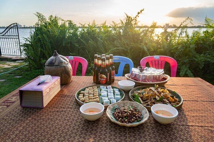 Phnom Penh to Silk Island Sunset Bike Tour/ E-Bike or Tuk Tuk