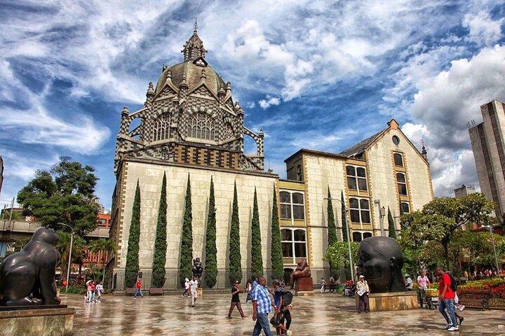 Private Tour of Medellin : Commune 13, Metrocable, Plaza Botero