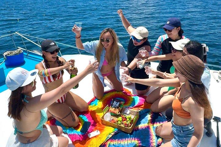 Hong Kong Sai Kung Full Day Beach Snorkelling Yacht Tour