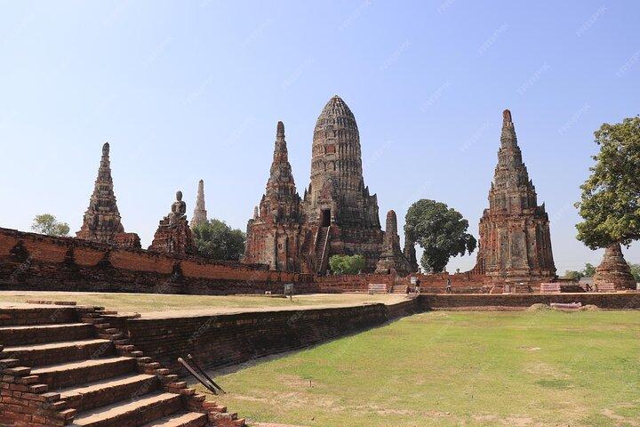 Private: Maeklong Railway Market and Ayutthaya Full Day Tour