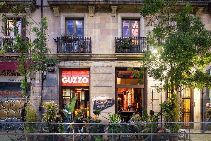 Local cuisine and live music at Ciutat Vella Barcelona