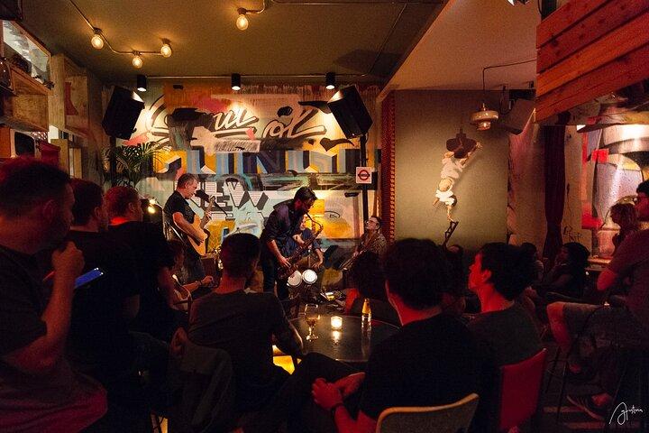 Local cuisine and live music at Ciutat Vella Barcelona