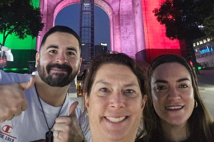 Overnight in illuminated CDMX : private tour | Local culture + food