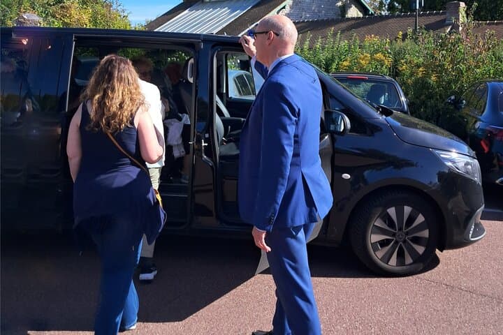 Giverny Small-Group Minivan with Hotel Pickup or Meeting Point
