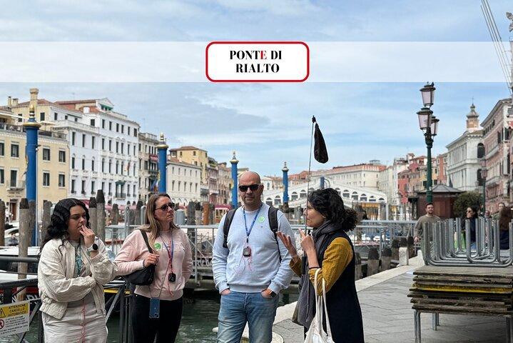 City Center Walking Tour in Venice & Gondola Experience