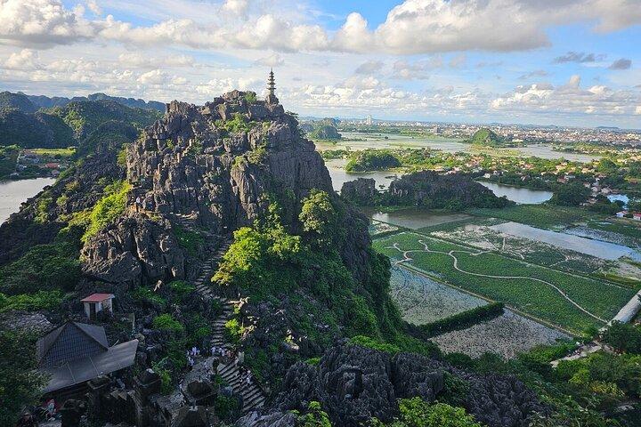 1 Day Luxury Tour in Hoa Lu, Trang An & Mua Cave Amazing View