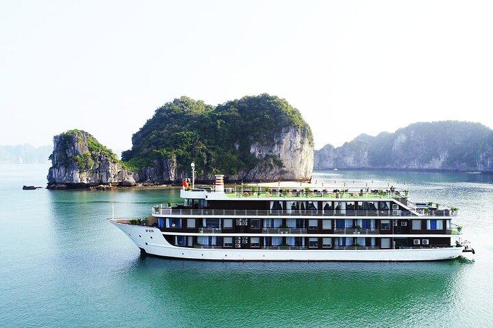 4 Day 3 Nights Group Tour: Hanoi Ninh Binh and Halong Bay