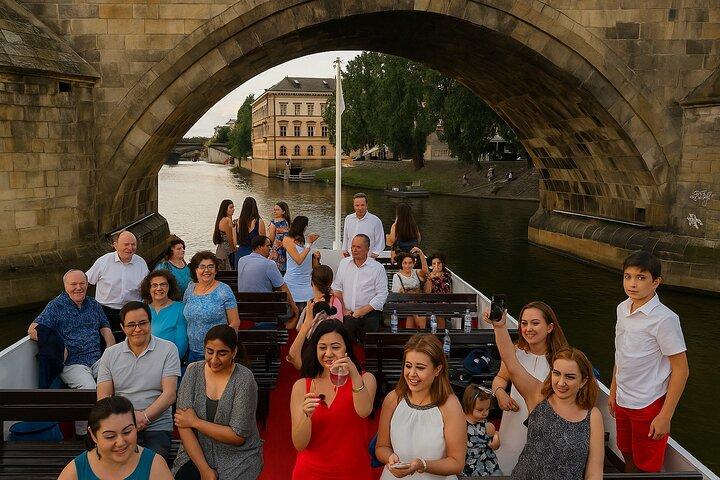 Shared Prague Vltava Boat Trip with 2 drinks included