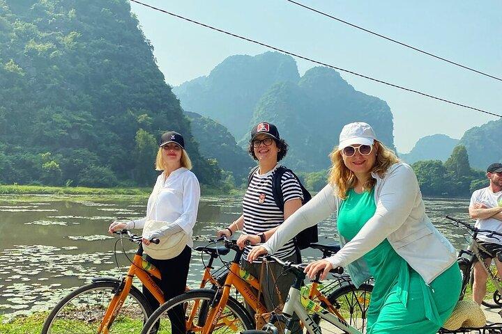 Ninh Binh Day Tour Hanoi Hoa Lu Tam Coc and Mua Cave