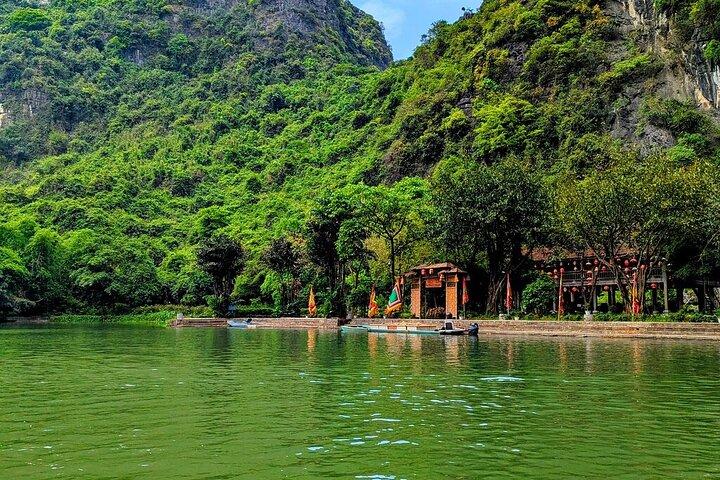 Ninh Binh Day Tour Hanoi Hoa Lu Tam Coc and Mua Cave