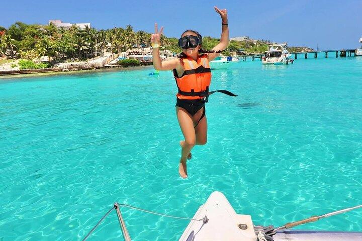 Isla Mujeres Catamaran Adventure Snorkeling, Spinnaker and Lunch