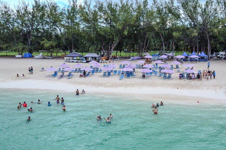 Round Trip Transportation to Cable Beach/Bahamar Resort/Breezes