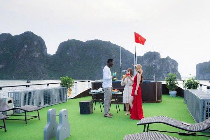 La Casta Daily Cruise: 5-Star Luxury Day Tour to Ha Long Bay