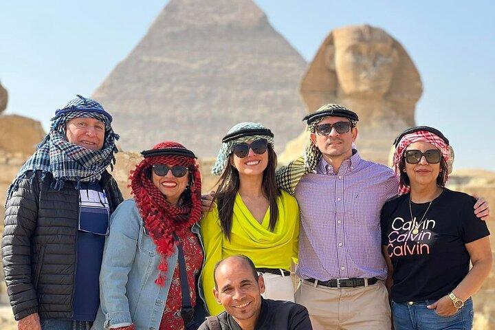 Giza Pyramids Tour: Private Guide, Saqqara & Lunch