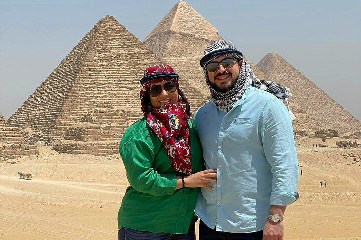 Giza Pyramids Tour: Private Guide, Saqqara & Lunch