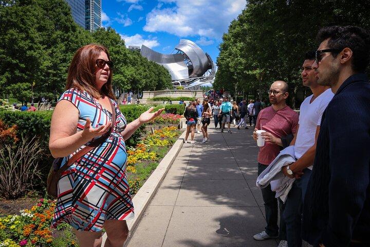 Chicago Food Tour: 6 Dishes with Deep Dish Pizza & Beef Sandwich