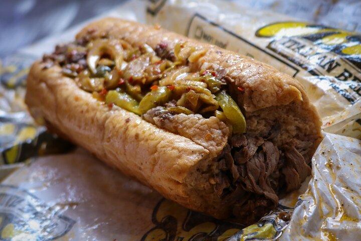 Chicago Food Tour: 6 Dishes with Deep Dish Pizza & Beef Sandwich